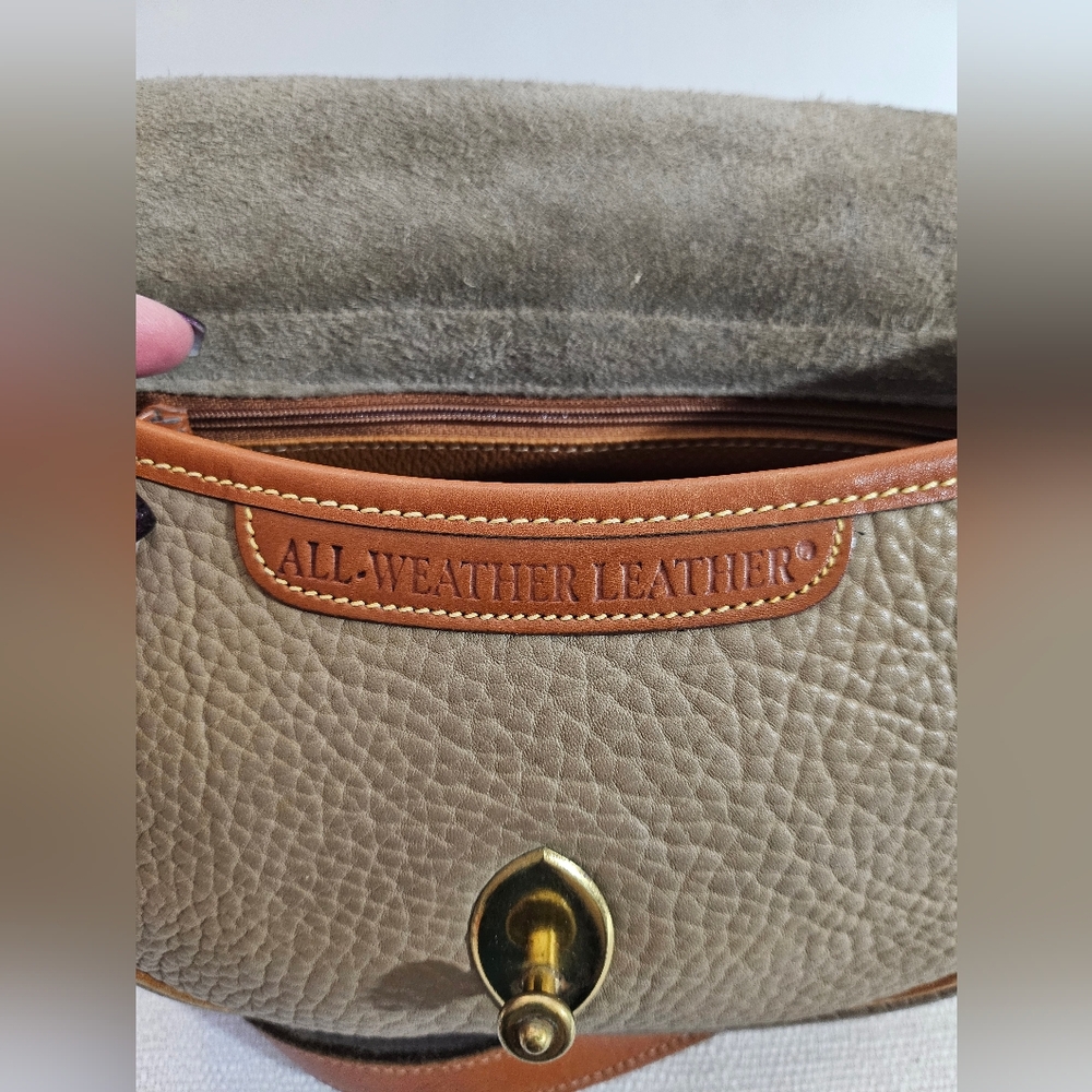 Vtg, Dooney & Bourke AWL Cavalry Trooper Crossbody Taupe W/British Tan Trim R71 - Picture 13 of 16